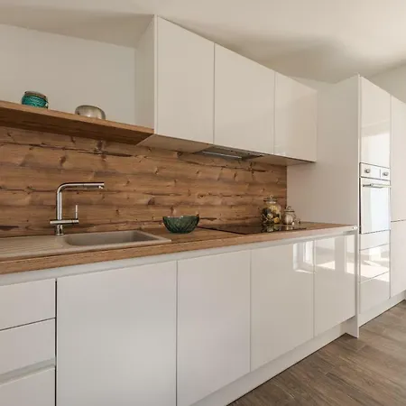 Apartament Ena *