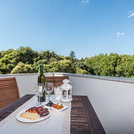 Ena Apartament *