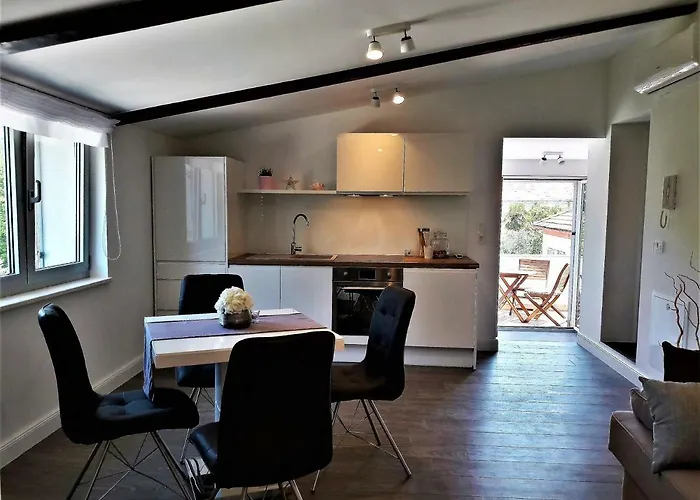 Ena Διαμέρισμα